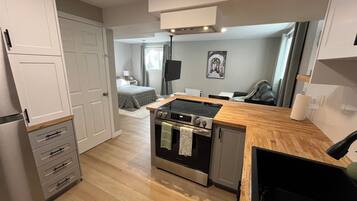 Iron/ironing board, free WiFi, bed sheets