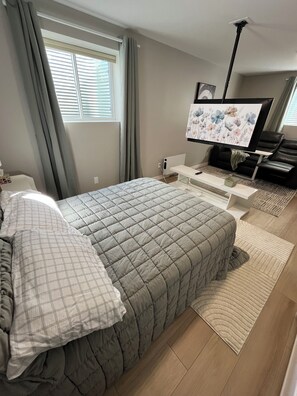 Iron/ironing board, free WiFi, bed sheets - Bright & Cozy Basement Suite – Perfect for Work or Adventure (Fort Saskatchewan)