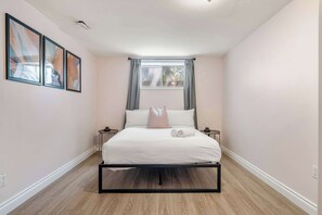 2 bedrooms, desk, iron/ironing board, travel crib - Arizona | Sleeps 8 Guests | Close to Playgrounds! (Calgary)