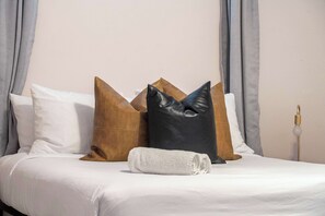 2 soveværelser, skrivebord, strygejern/strygebræt, weekendseng