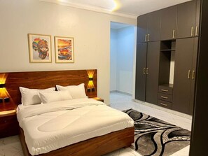 Iron/ironing board, free WiFi, bed sheets - Luxurious Fully furnished 2-bedroom apartment in Kampala for your Comfy stay (Kampala)