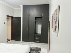 Room - Luxurious Fully furnished 2-bedroom apartment in Kampala for your Comfy stay (Kampala)