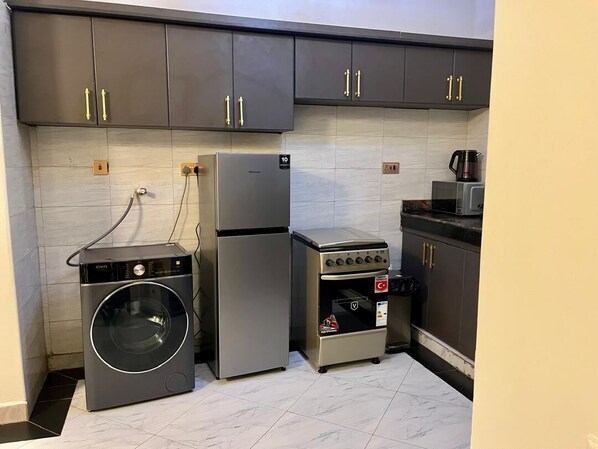 Private kitchen - Luxurious Fully furnished 2-bedroom apartment in Kampala for your Comfy stay (Kampala)