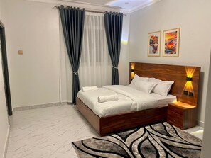 Iron/ironing board, free WiFi, bed sheets - Luxurious Fully furnished 2-bedroom apartment in Kampala for your Comfy stay (Kampala)