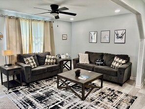 Télévision, cheminée