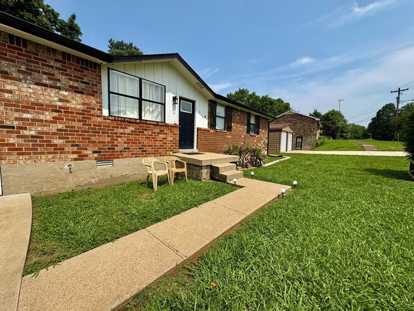 المنشأة من الخارج