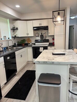 ميكروويف، فرن، موقد طهي مسطح، غسالة أطباق