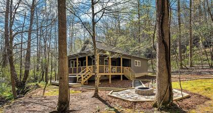 Creekside Cottage w/ Private Lake & Beach Access in Lake Lure
