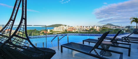 4 piscines extérieures