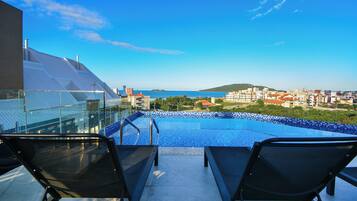 4 albercas al aire libre