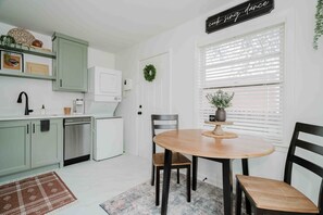 Dining - Cozy Chic Plemons Cottage (Amarillo)