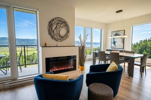 Interior - 201 | High End Condo | River View & Lounge (Baie-Saint-Paul)