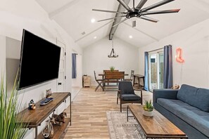 TV, offices - Franklin Park Escape-3/2.5+Pets! (Austin)