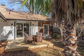 Outdoor dining - Stylish SoCo Group Retreat-Pets! (Austin)
