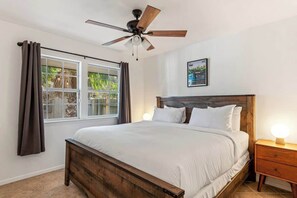 Iron/ironing board, travel cot, WiFi, bed sheets - Stylish SoCo Group Retreat-Pets! (Austin)