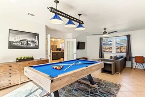 Games room - Stylish SoCo Group Retreat-Pets! (Austin)