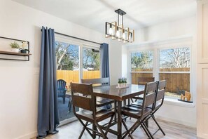 Dining - Stylish 5bd SE Austin Escape (Austin)