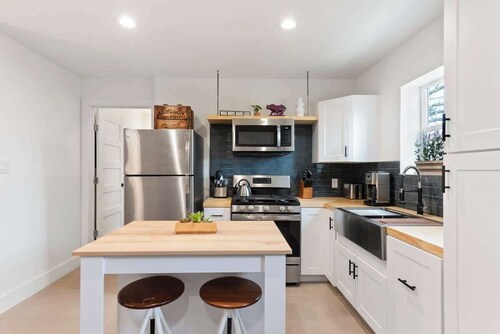 Cozy Studio w/ Yard & Laundry - Pet Friendly!