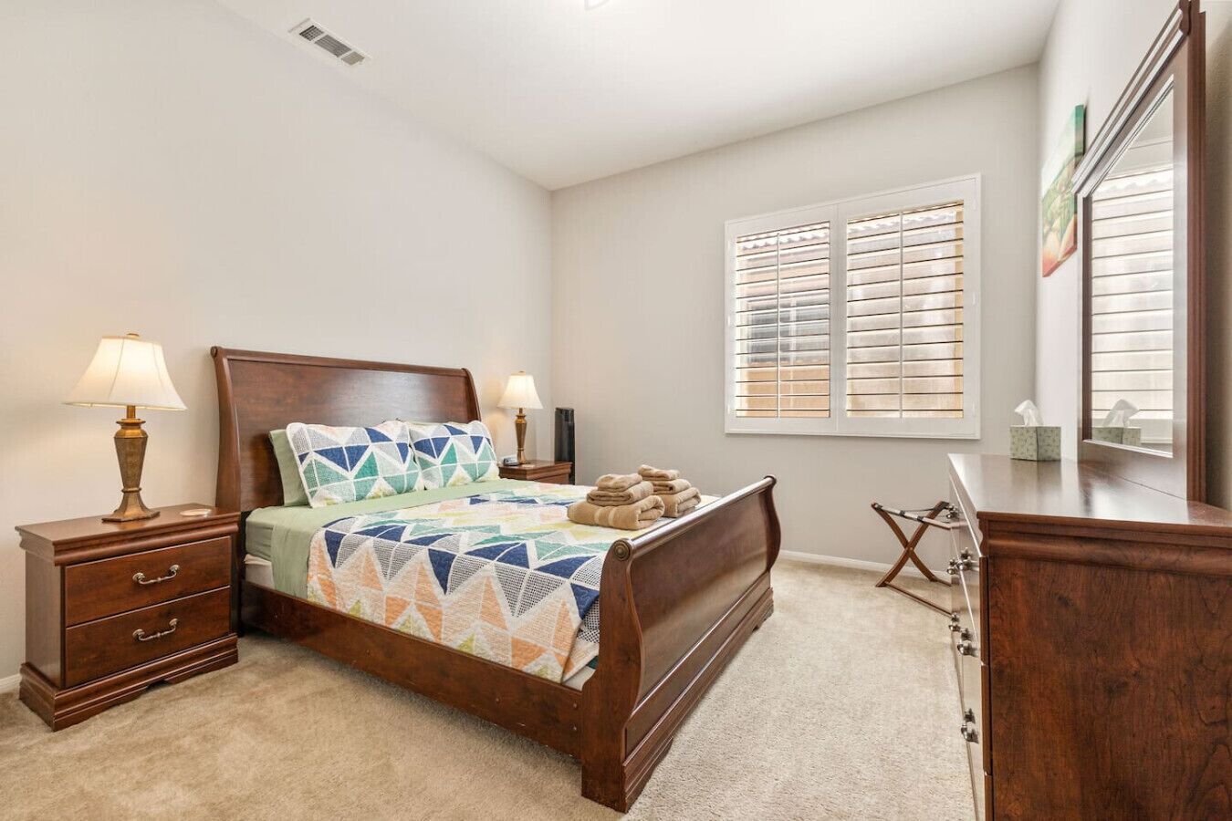 Iron/ironing board, WiFi, bed sheets