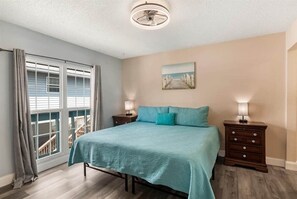 WiFi, bed sheets - Island Tiki Vibes 2 • Steps to Beach • Outdoor Bar (Bradenton Beach)