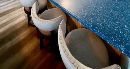 Island Tiki Vibes • Steps to Beach • Outdoor Bar