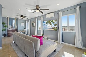 TV, offices - Charming Highland Park Home with Jacuzzi & Hillside View (Los Angeles)