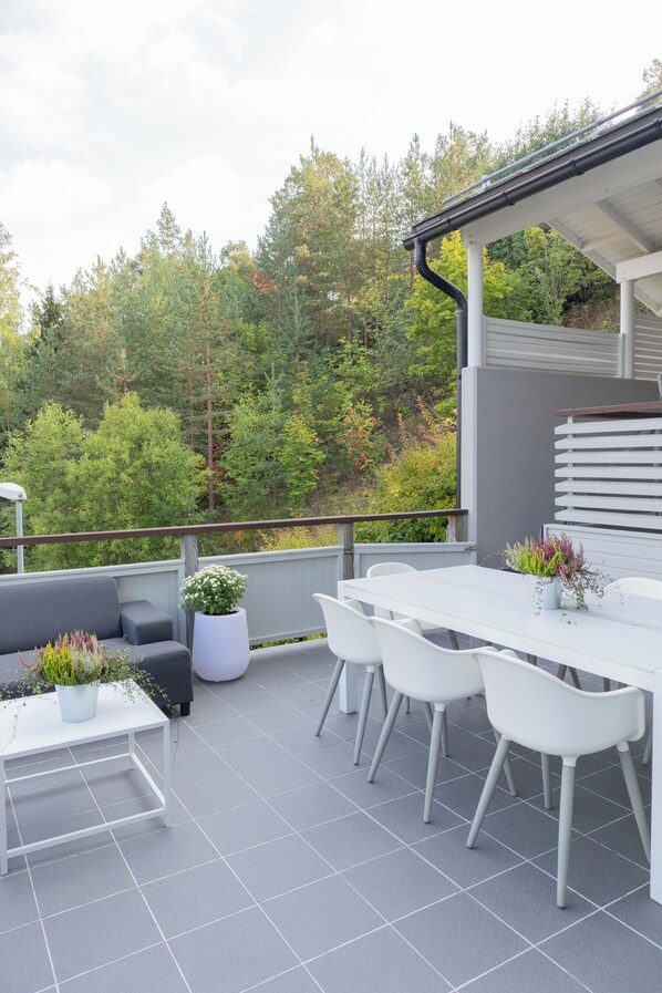 تناول الطعام بالخارج