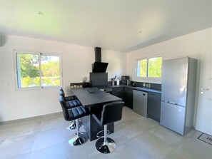 Fridge, microwave, oven, stovetop - Villa Oliu Di Santa Lucia (Conca)