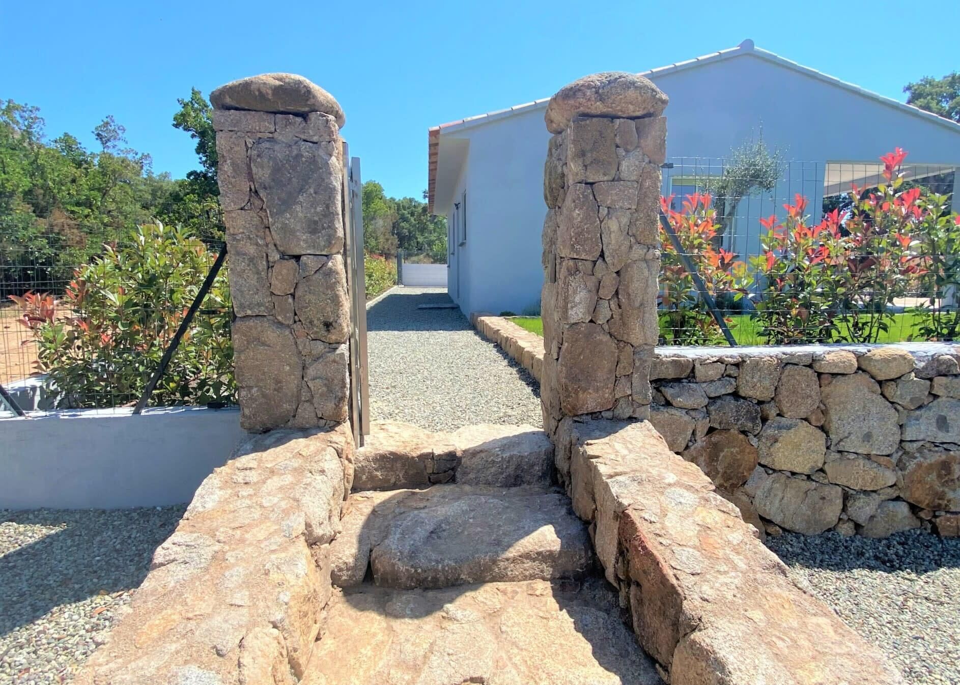 المنطقة المحيطة بالمنشأة