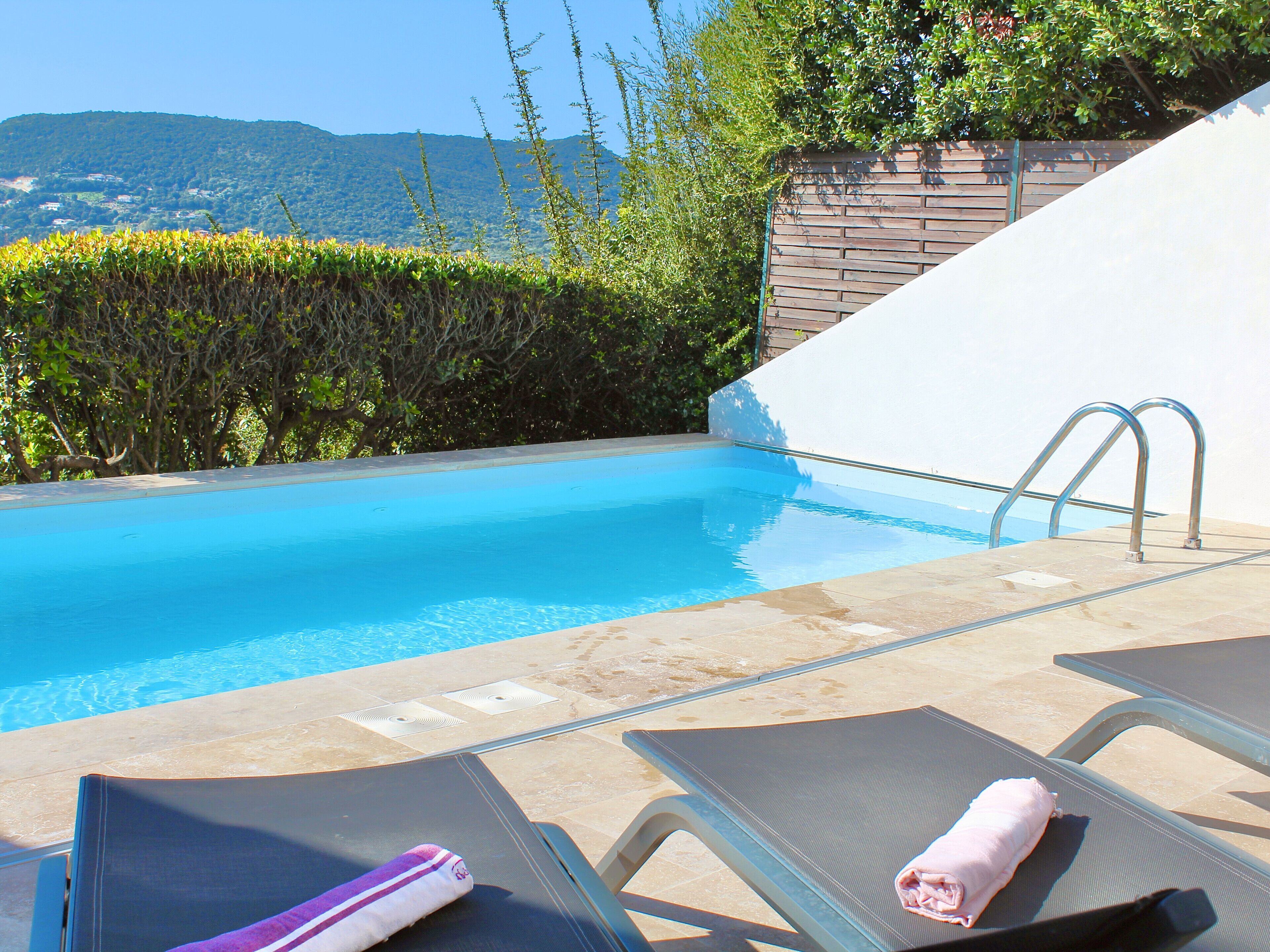 Een verwarmd zwembad