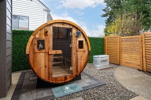 Property grounds - The Sydney House ⁓ Sauna ⁓ Downtown ⁓ Walkable (North Bend)
