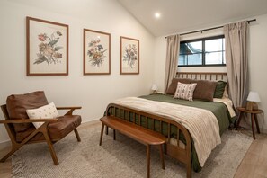 Iron/ironing board, travel cot, WiFi, bed sheets - The Sydney House ⁓ Sauna ⁓ Downtown ⁓ Walkable (North Bend)