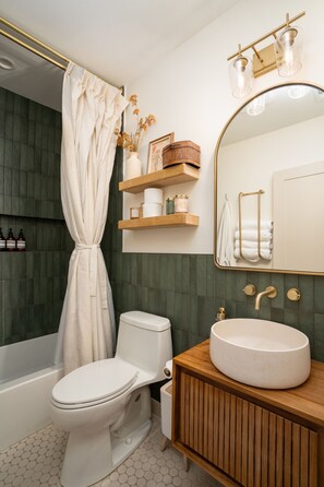 Hair dryer, towels - The Sydney House ⁓ Sauna ⁓ Downtown ⁓ Walkable (North Bend)