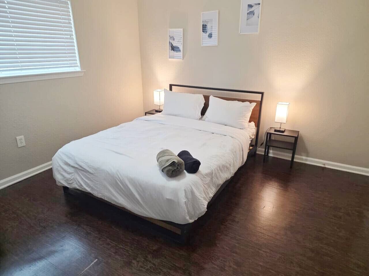 Bureau, fer et planche à repasser, Wi-Fi, draps fournis