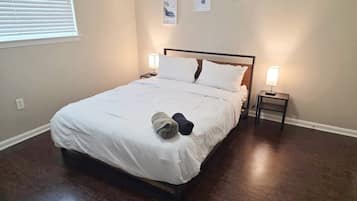 1 bedroom, desk, iron/ironing board, WiFi