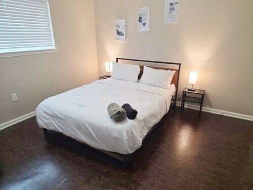 Cozy 1Bed 1Bath Apt by Downtown & Farmers Market