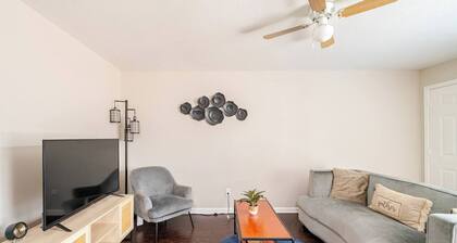 Cozy 1Bed 1Bath Apt by Downtown & Farmers Market