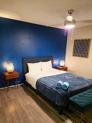 Desk, iron/ironing board, WiFi, bed sheets