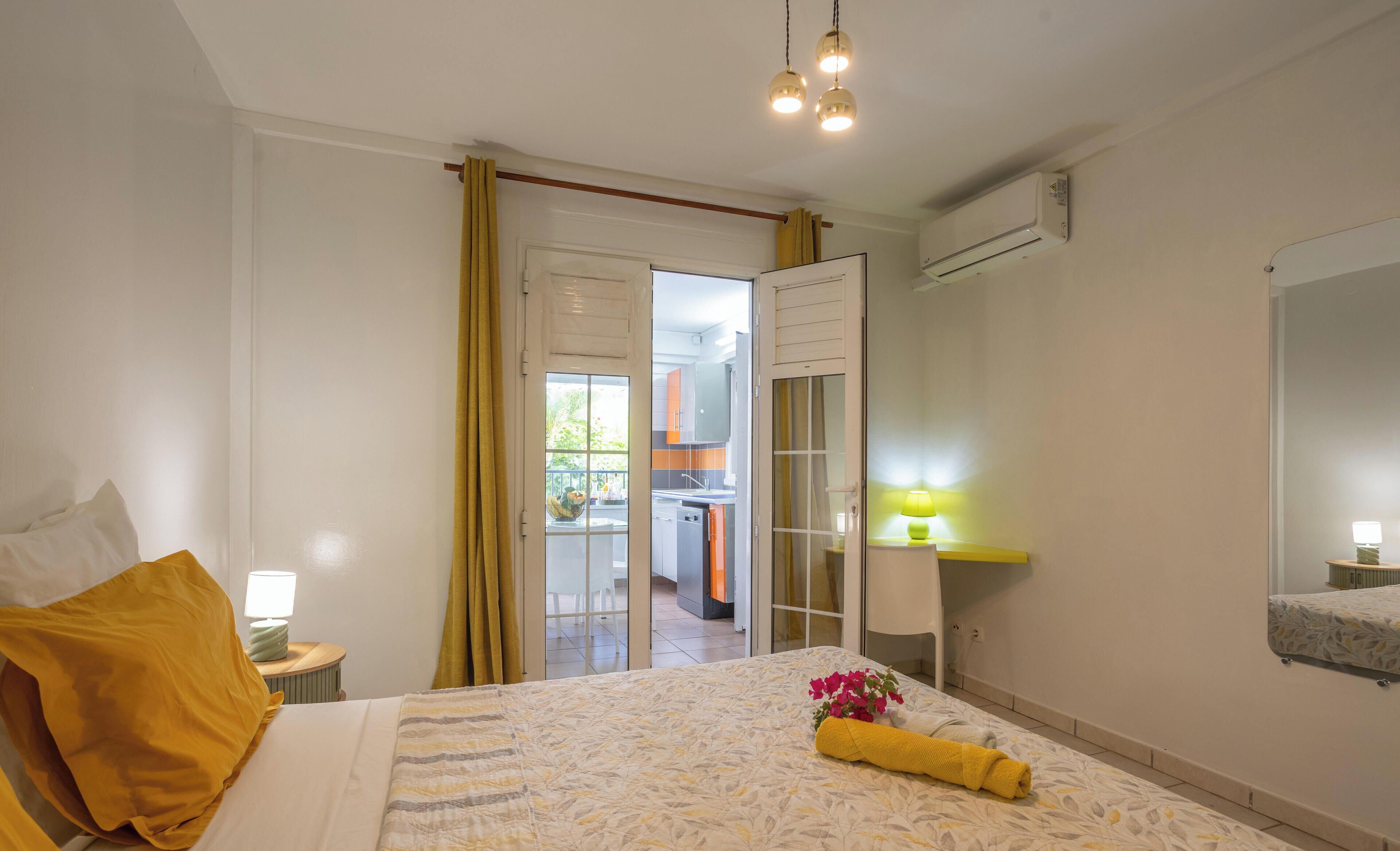 2 Schlafzimmer, Schreibtisch, Bügeleisen/Bügelbrett, Reisekinderbett