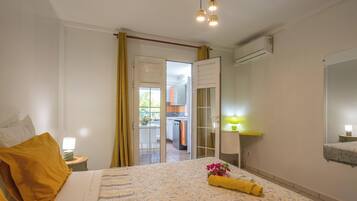 2 Schlafzimmer, Schreibtisch, Bügeleisen/Bügelbrett, Reisekinderbett