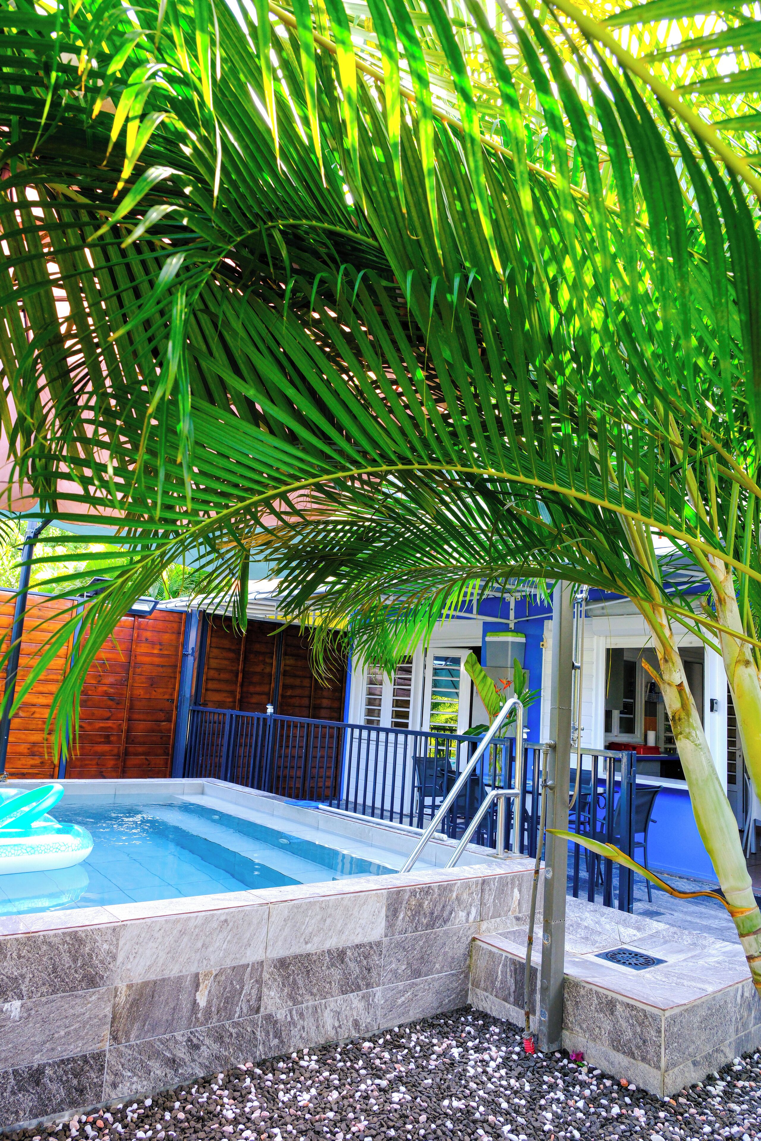 室外游泳池，恒温泳池