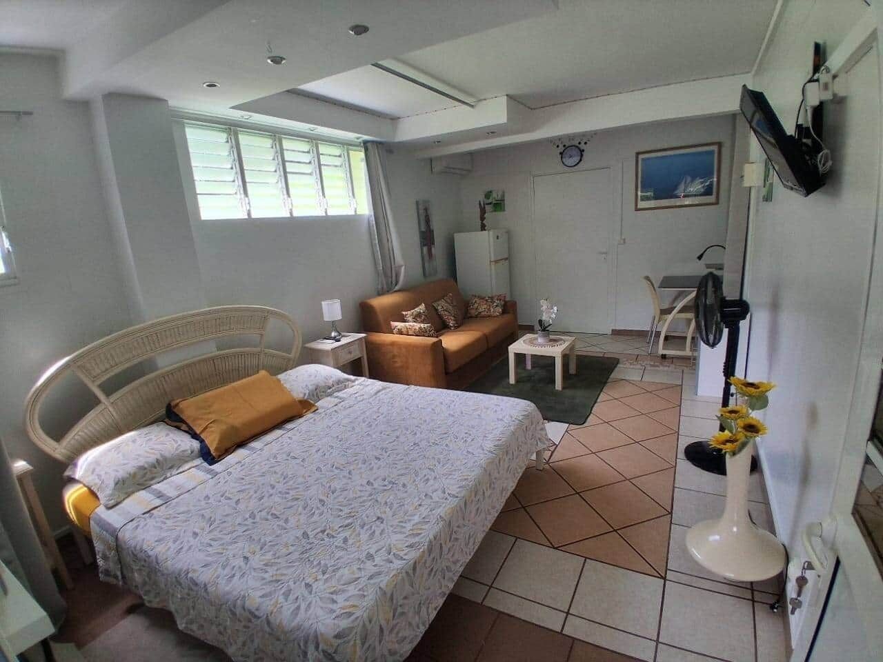 1 slaapkamer, een strijkplank/strijkijzer, gratis wifi, beddengoed