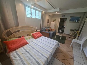 Silitysrauta/-lauta, ilmainen Wi-Fi, vuodevaatteet