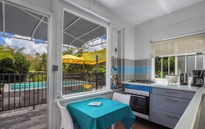 Fridge, microwave, oven, electric kettle - Cosy private pool not overlooked (Rivière-Salée)