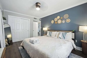 3 bedrooms, iron/ironing board, WiFi - The Boho Pool House | Sarasota Vibes Await (Sarasota)
