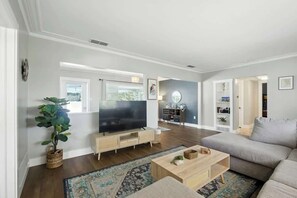 TV, offices - The Boho Pool House | Sarasota Vibes Await (Sarasota)