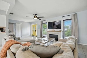 Smart TV, offices - Private Pool + Home Theater, Spacious St. Pete Escape (St. Petersburg)