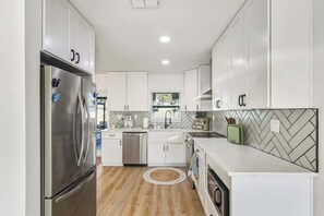 Fridge, microwave, oven, stovetop - Sunset Beach Escape – Modern Home + Private Pool (St. Pete Beach)