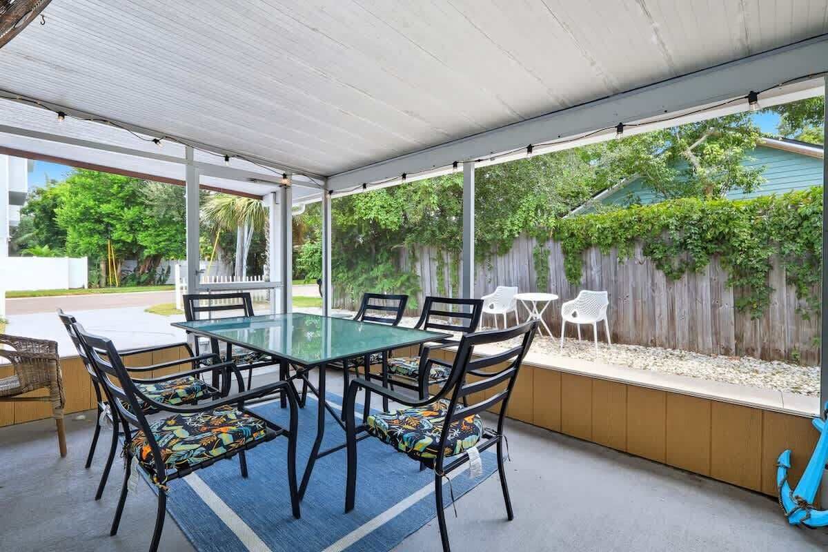 屋外ダイニングエリア