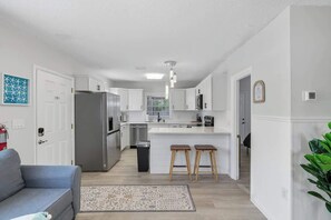 Interior - Dunedin Bliss! Walk to Fenway & Downtown Dunedin! (Dunedin)